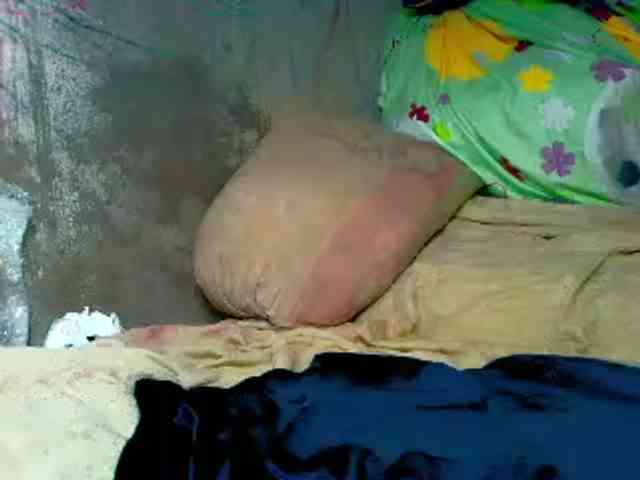 NaughtyWetPieXx webcam