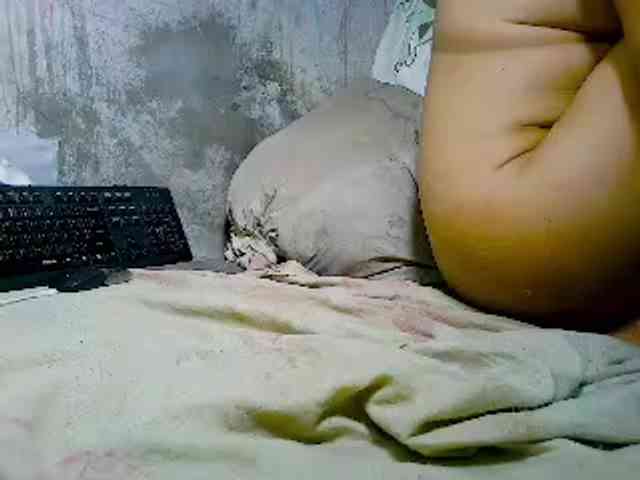 NaughtyWetPieXx webcam