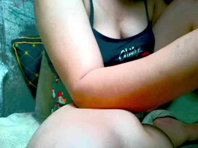 NaughtyWetPieXx webcam