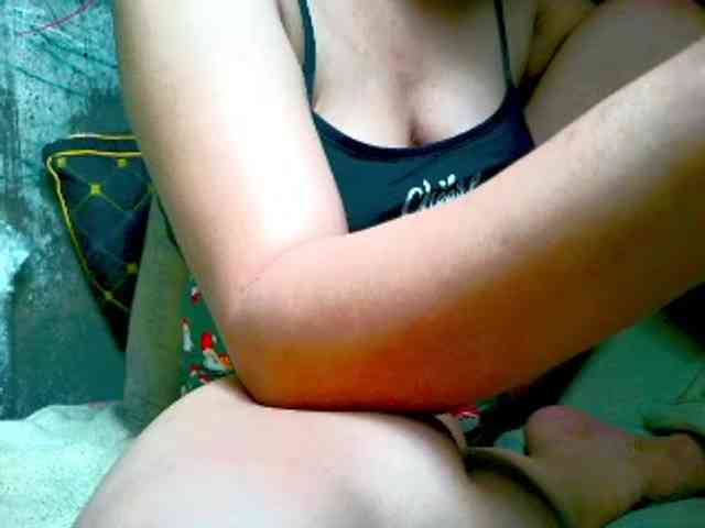 NaughtyWetPieXx webcam