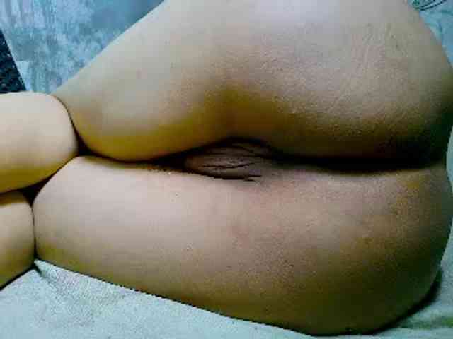 NaughtyWetPieXx webcam