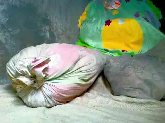 NaughtyWetPieXx webcam