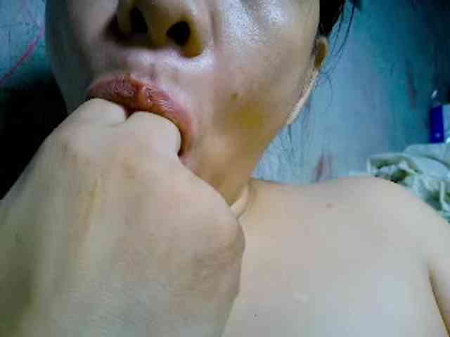 NaughtyWetPieXx webcam