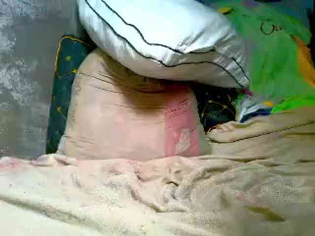 NaughtyWetPieXx webcam