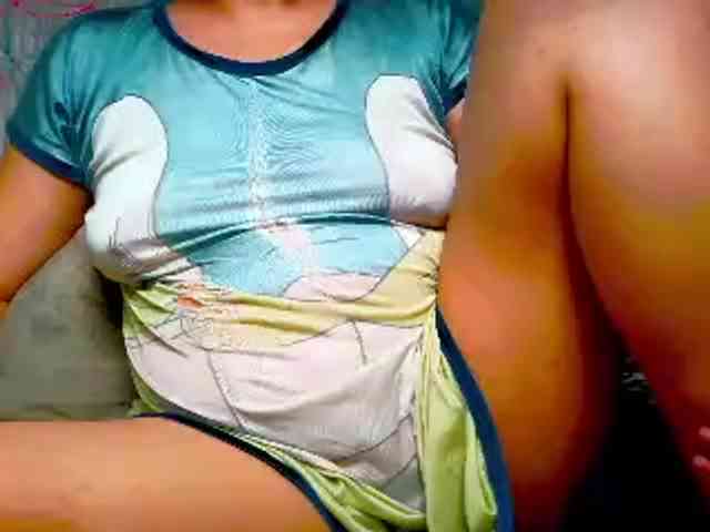 NaughtyWetPieXx webcam