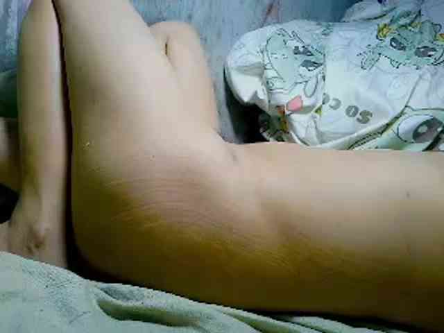 NaughtyWetPieXx webcam