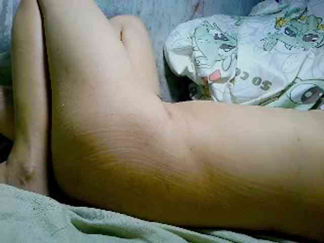 NaughtyWetPieXx webcam