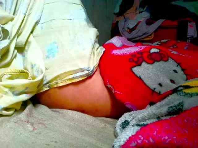 NaughtyWetPieXx webcam