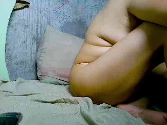 NaughtyWetPieXx webcam