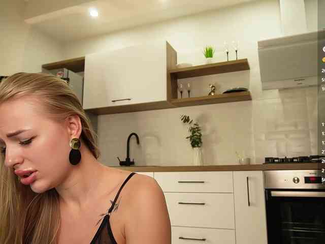BlondyNika webcam