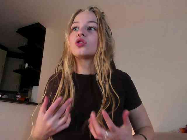 MiaMeowa webcam