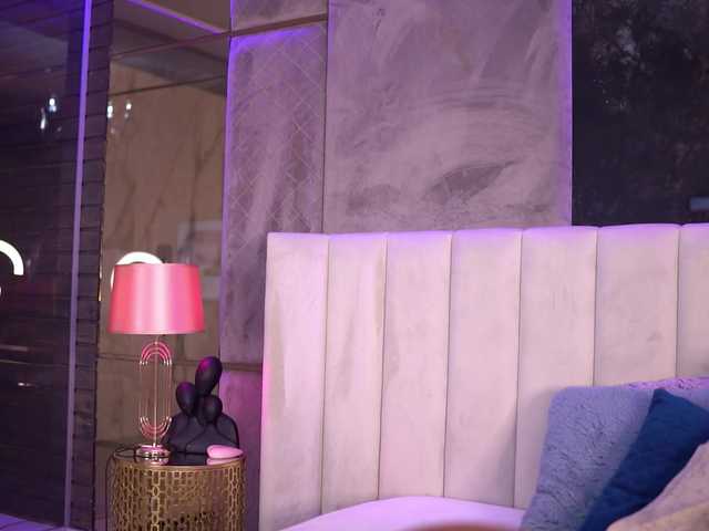 AishaDevoe webcam