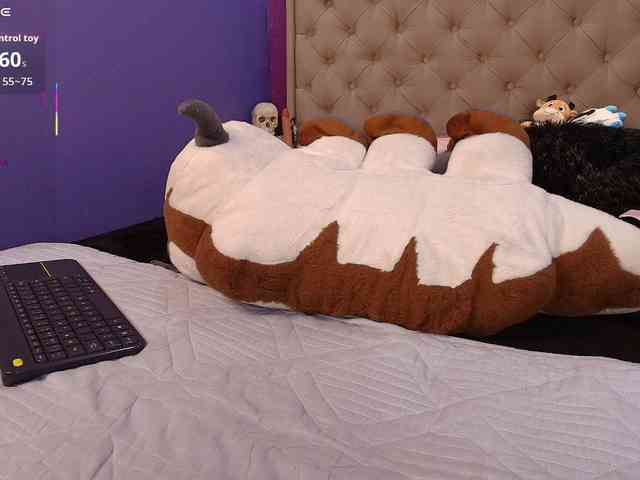LittleCheerry webcam
