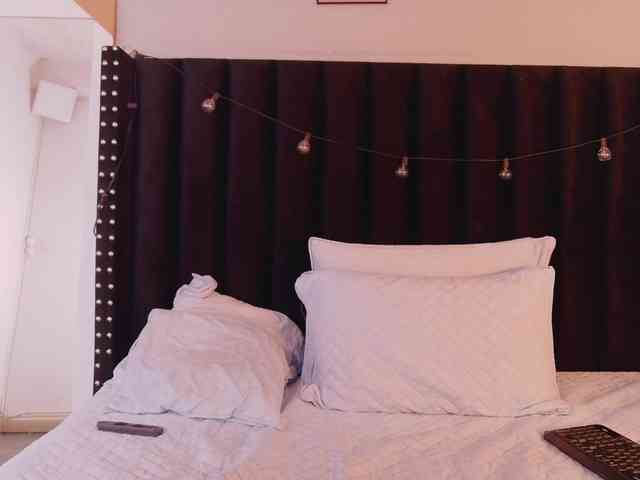 Hotlatinateacher webcam