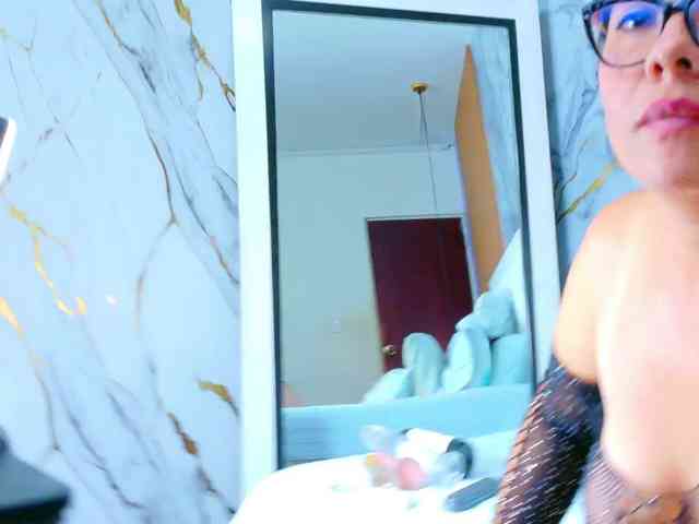 Hotlatinateacher webcam