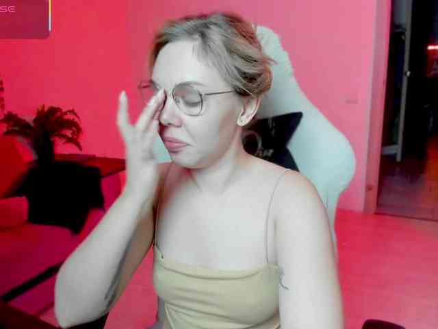 AnyaTaylorJoy_ webcam