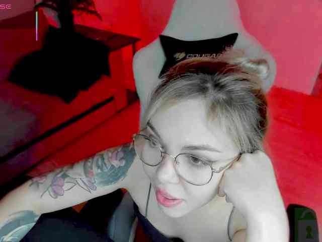 AnyaTaylorJoy_ webcam