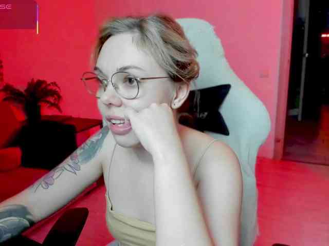 AnyaTaylorJoy_ webcam