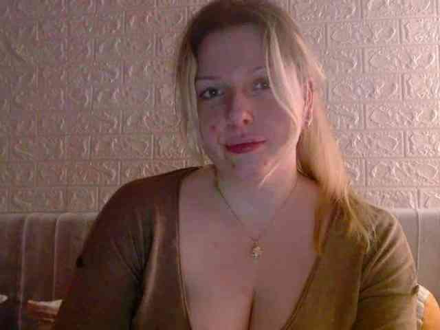 BritneyBlond webcam
