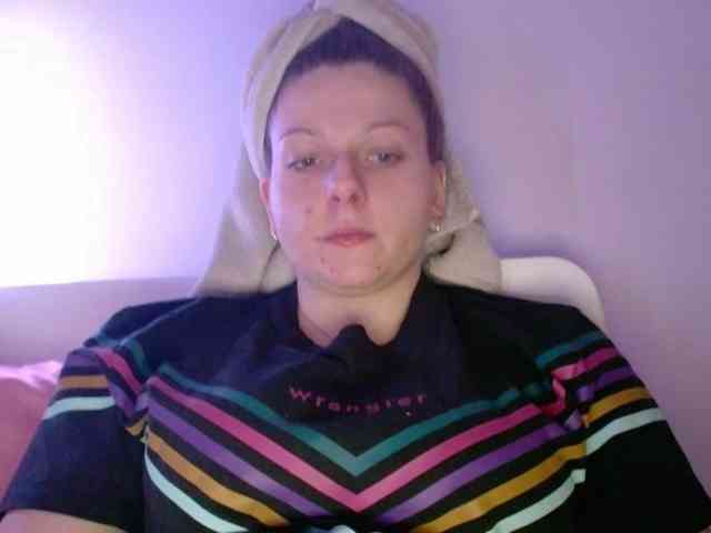 BritneyBlond webcam