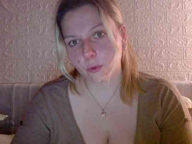 BritneyBlond webcam