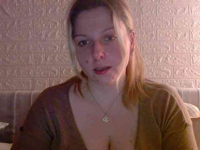 BritneyBlond webcam