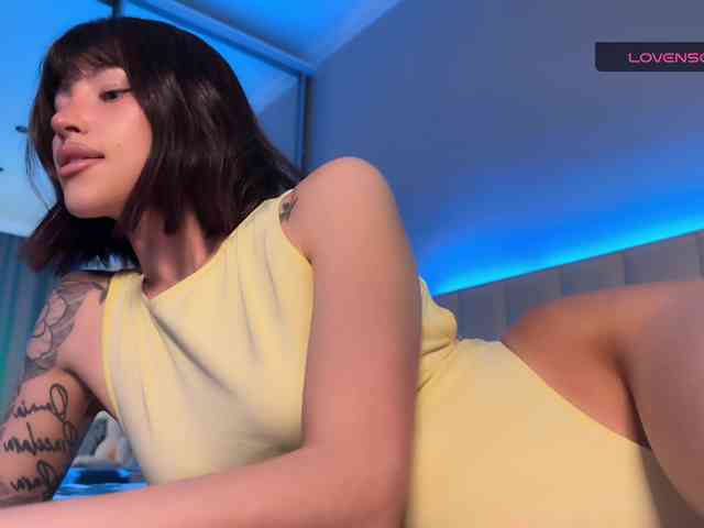 AllweNEEDisLOVE webcam