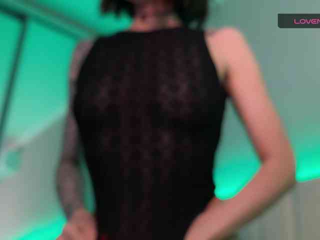 AllweNEEDisLOVE webcam