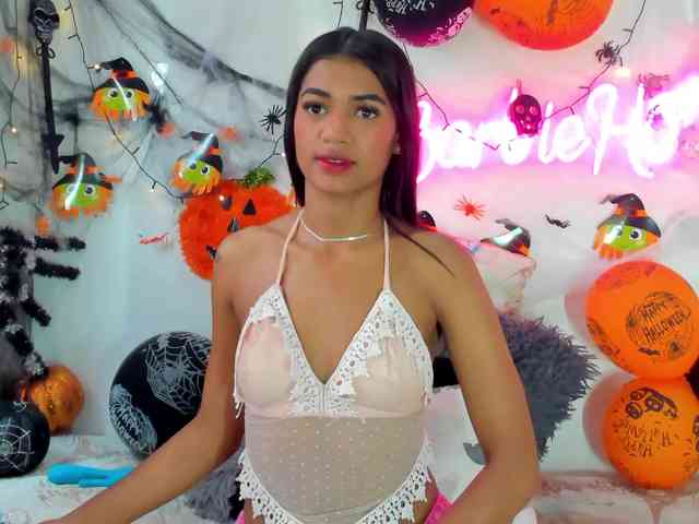 BarbieHotLaura webcam