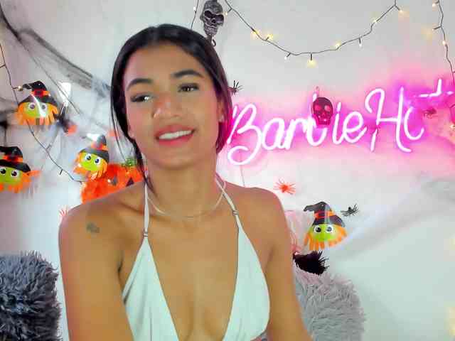 BarbieHotLaura webcam