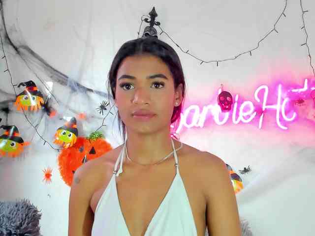 BarbieHotLaura webcam