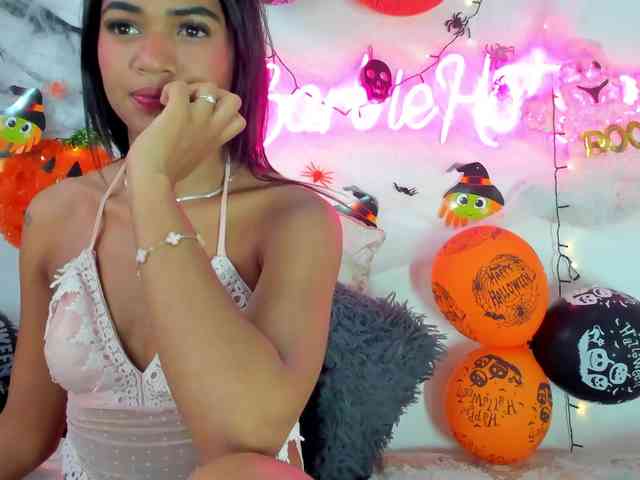 BarbieHotLaura webcam