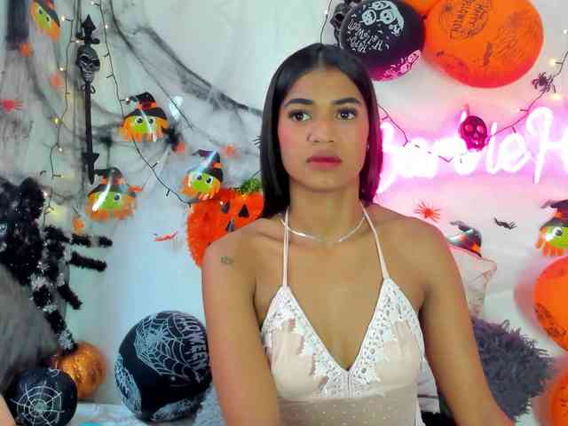 BarbieHotLaura webcam