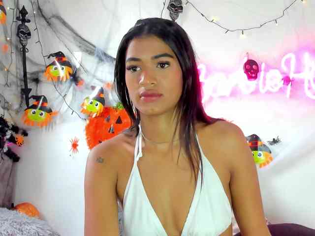 BarbieHotLaura webcam