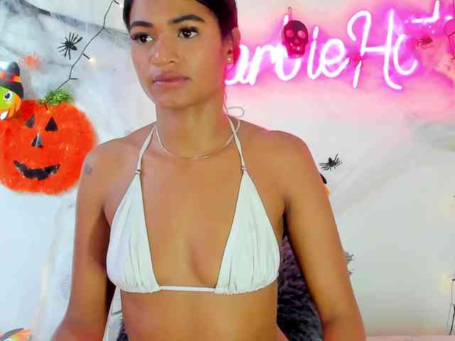 BarbieHotLaura webcam