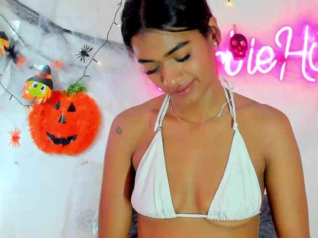 BarbieHotLaura webcam