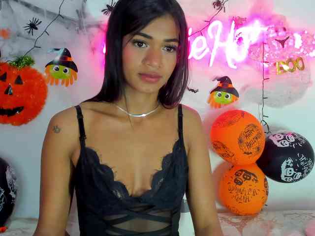 BarbieHotLaura webcam