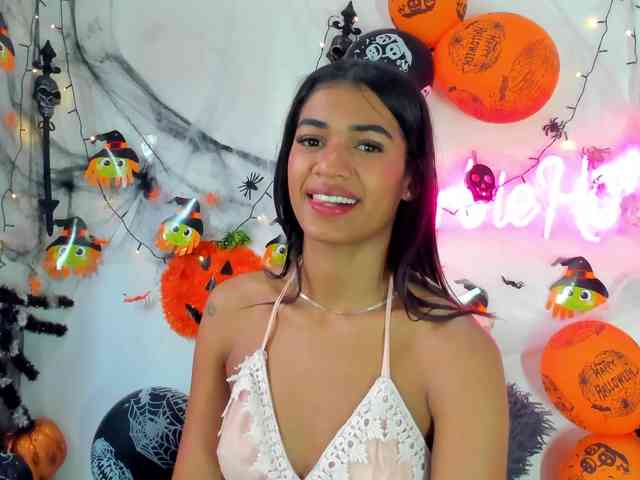 BarbieHotLaura webcam