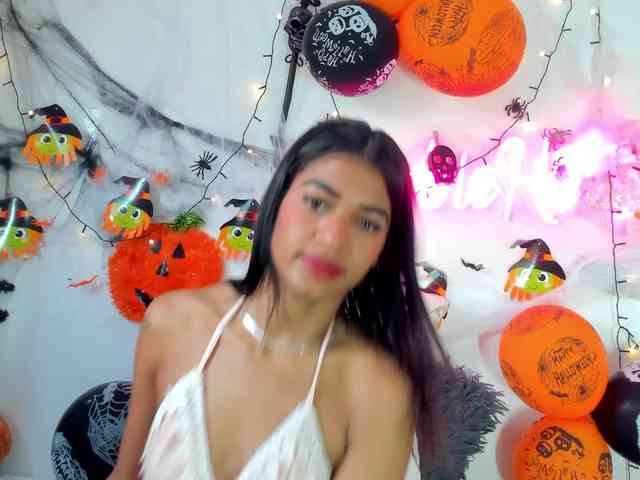 BarbieHotLaura webcam