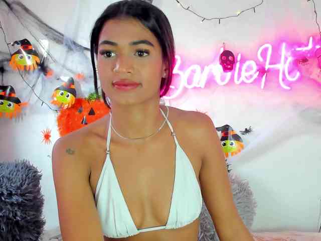 BarbieHotLaura webcam