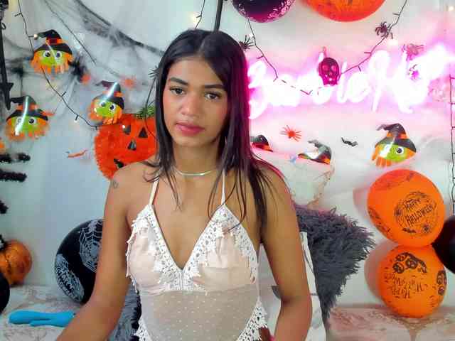 BarbieHotLaura webcam