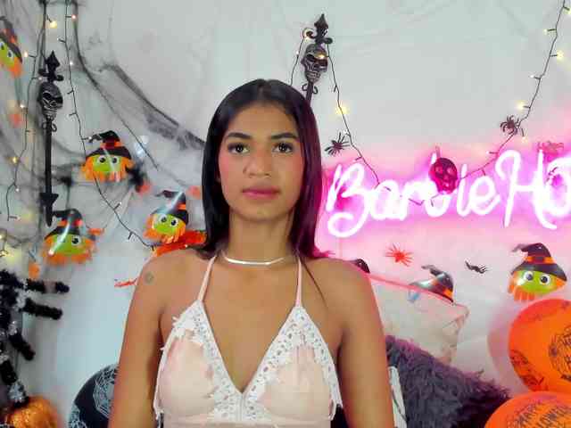 BarbieHotLaura webcam