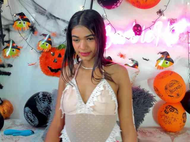 BarbieHotLaura webcam