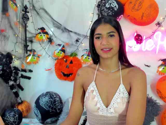 BarbieHotLaura webcam