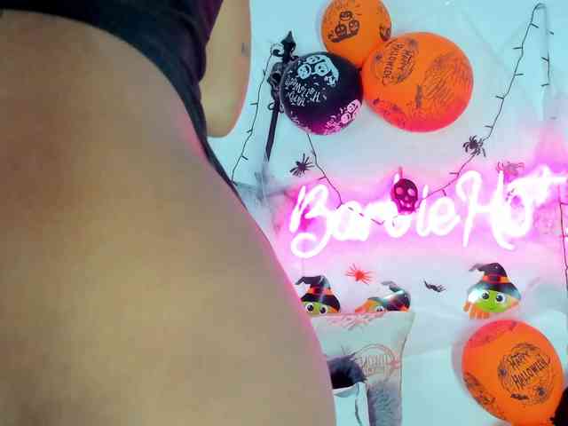 BarbieHotLaura webcam