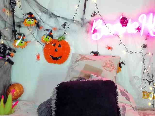 BarbieHotLaura webcam