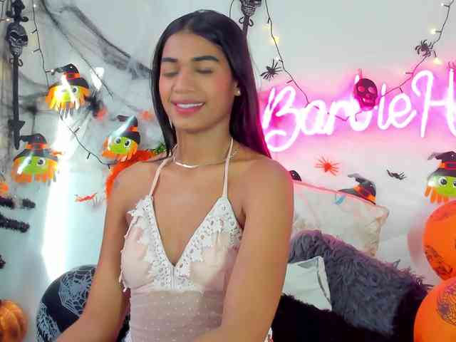 BarbieHotLaura webcam