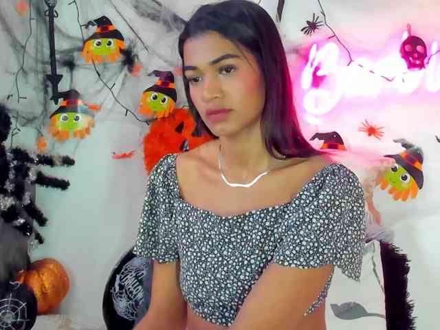 BarbieHotLaura webcam