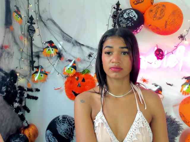 BarbieHotLaura webcam