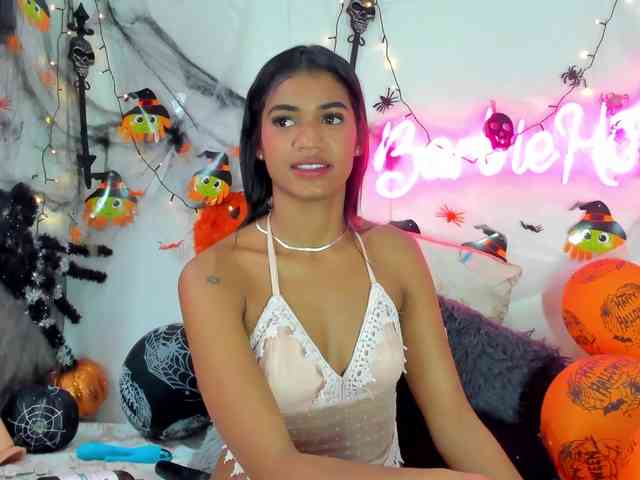 BarbieHotLaura webcam